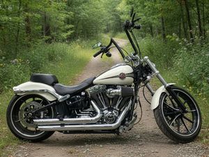 2014 SOFTAIL® BREAKOUT®