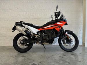 ② KTM 890 ADVENTURE