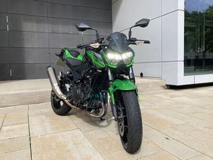 KAWASAKI Z400 | 1. HAND | 1.850 KM | AKRAPOVIC |