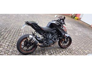KTM 1290 SUPER DUKE R