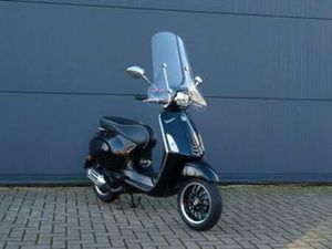 VESPA SPRINT 50 4T 45KM 2021 ZWART ORIG NL DEALER ONDERHOUD — SCOOTERS | VESPA — MARKTPLAATS