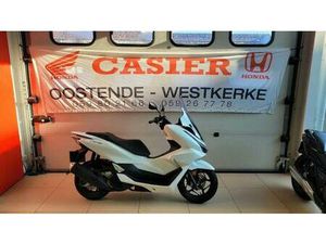 ② HONDA PCX 125 ( ALS NIEUW )