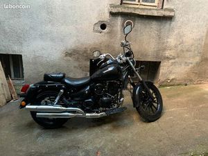 MOTO 125CM3 DAELIM DAYSTAR - NOIR MAT - TRÈS PEU DE KM