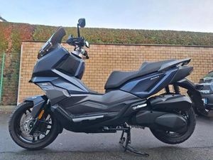 ② SYM ADV 300 EN PARFAIT ÉTAT AVEC GARANTIE