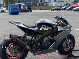 APRILIA RSV4