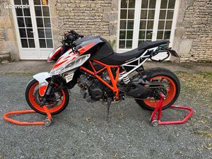 KTM SUPERDUKE V2 AKRA