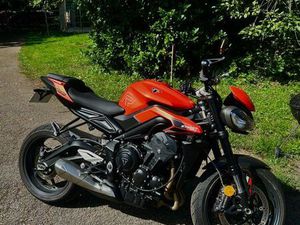 TRIUMPH STREET TRIPLE 765 R A2