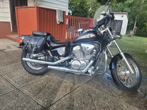 2004 HONDA SHADOW VLX 600 – 20,000 KM – RUNS GREAT