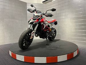 HYPERMOTARD 821