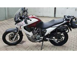 HONDA TRANSALP MODELLO 700V CON BORSE ALLU E BAULETTO GIVI ROSSO