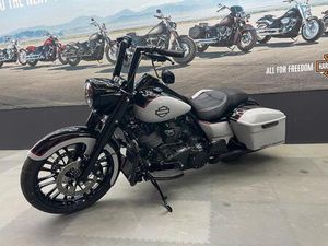 HARLEY DAVIDSON ROAD KING M8 CVO STYLE