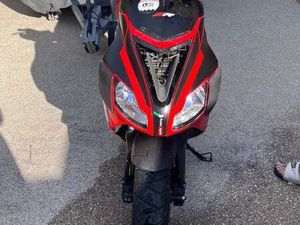 VENDS SCOOTER APRILIA SUR 50 RACING