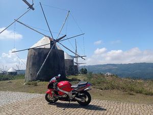 SUZUKI SRAD 600- COMO NOVA SANTO ANTÓNIO DOS OLIVAIS