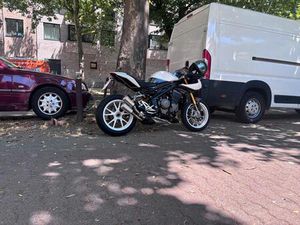 TRIUMPH SPEED TRIPLE 1200RR