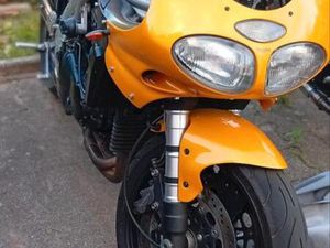 TRIUMPH DAYTONA 955I T595