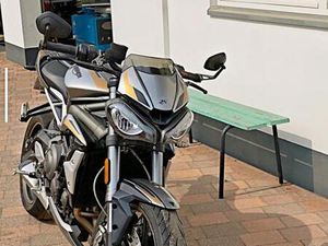 TRIUMPH STREET TRIPLE 765 RS MIT NEUEM GROßEN SERVICE