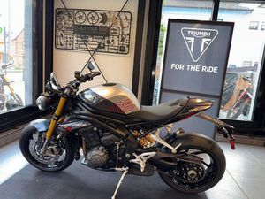 TRIUMPH SPEED TRIPLE 1200 RS