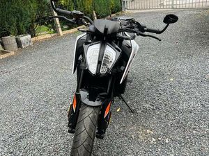 KTM DUKE 790