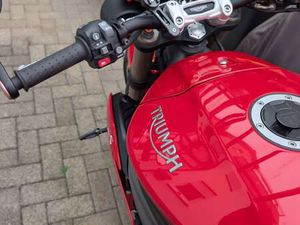TRIUMPH STREET TRIPLE S