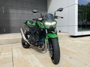 KAWASAKI Z400 | 1. HAND | 1.850 KM | AKRAPOVIC |