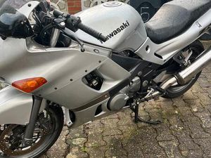 KAWASAKI ZZR 600 BAUJAHR 2006 FÜR VB 2990€