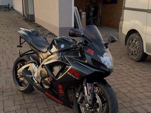 SUZUKI GSX-R 750 K6