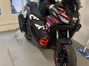 *NIEUW* APRILIA SR GT 200 REPLICA A2 200KM 4 JAAR GARANTIE — SCOOTERS | YAMAHA — MARKTPLAATS