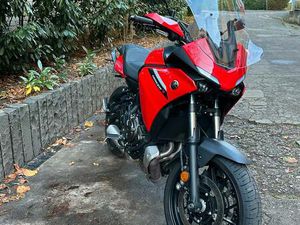 YAMAHA TRACER 7 IN ROT – TOP GEPFLEGT, ZUBEHÖR UND GARANTIE