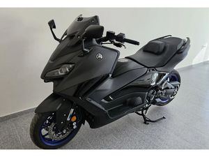 YAMAHA T-MAX 560 →