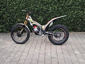 NEUFAHRZEUG TRS/ TRRS ONE 300 RR MODELL 2025