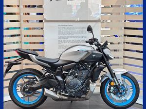YAMAHA MT-07 * 30MM TIEFERLEGUNG * REIFEN NEU A2