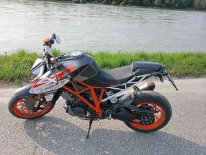 KTM SUPER DUKE 1290 R NAKED BIKE