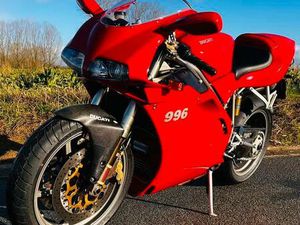 ② STATION VÉLO DUCATI 996