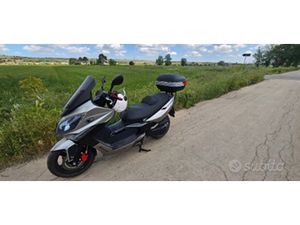 KYMCO XCITING 300I (2.000 COMPRESO PASSAGGIO)