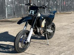 HUSQVARNA FE 450 SUPERMOTO