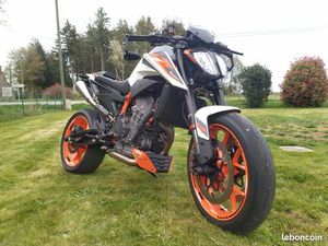 KTM 890 DUKE R