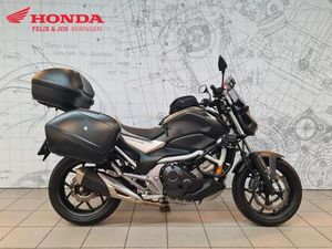 ② HONDA NC750S (ANNÉE DE CONSTRUCTION 2016)