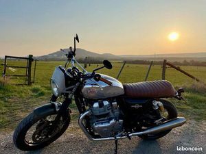 MOTO ROYAL ENDFIELD INTERCEPTOR 650