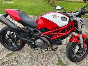 DUCATI MONSTER 796