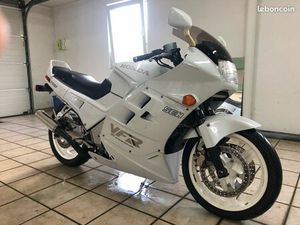 HONDA VFR 750 RC24