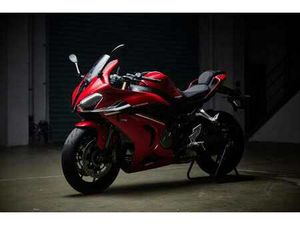 QJ MOTOR E5+, 70/35 KW, QUICKSHIFTER, BREMBO BRZDY, NAVIGACE