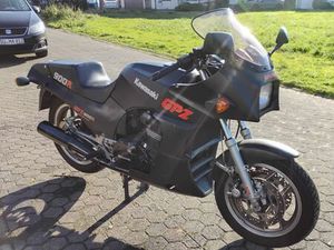 KAWASAKI GPZ 900 R