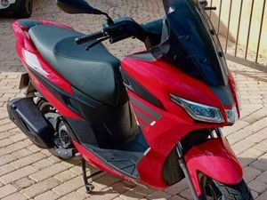 SCOOTER APRILIA SXR 50 CC ROUGE NEUF