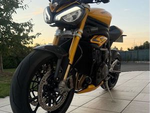 TRIUMPH SPEED TRIPLE 1200 RS