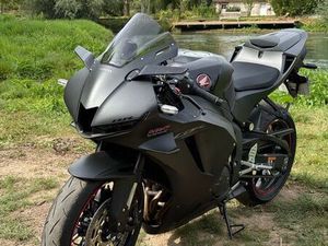 ◊CBR600RR 2025