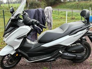 HONDA FORZA 125 + ACCESSOIRES