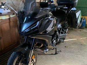 TRÈS BELLE HONDA,NT 1100 DCT