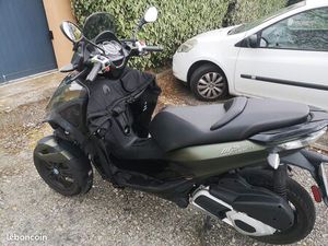 SCOOTER PIAGGIO MP3 300 LT AVEC ÉQUIPEMENTS