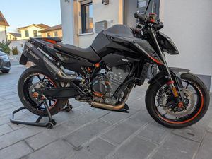 KTM 890 DUKE VIELE POWER PARTS & AKRAPOVIC