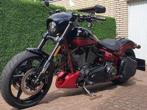 HARLEY-DAVIDSON BREAKOUT CVO FXSE SCHWARZ/ROT 2016 7TKM 1A PENZEL